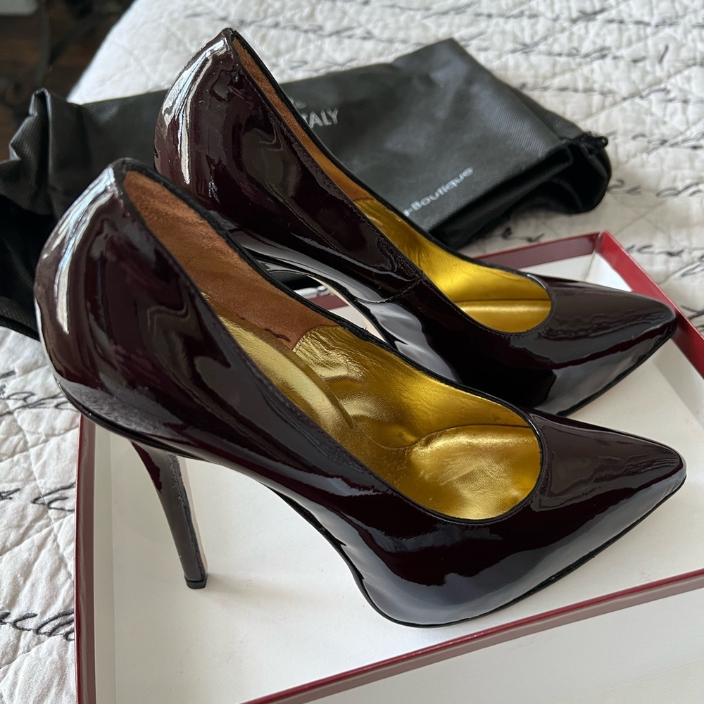 MADE IN ITALY—Elegant Burgundy Patent Leather Heels NWOT—dust bag—5.5” heel
